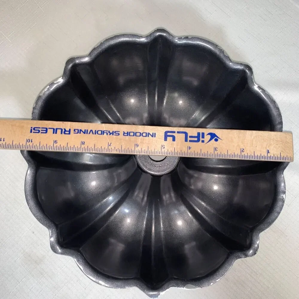 Nordic Ware Cast Aluminum Bundt Pan 10 Cup Capacity Nonstick Coating Baking XMas